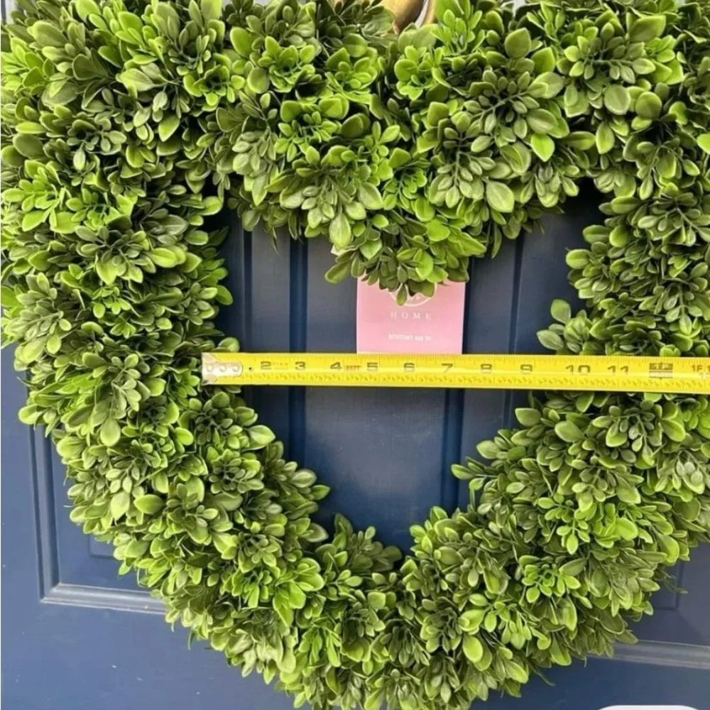 Martha Stewart Home Heart-Shaped Green Boxwood indoor/ outdoor Wreath NWT